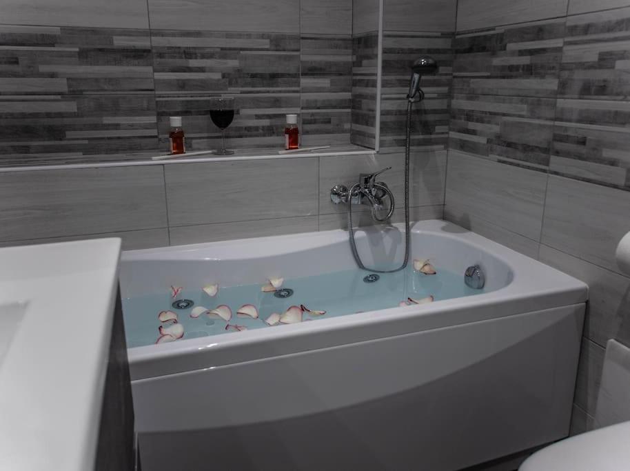 Modern Loft Center Of Turin + Jacuzzi 30M Metro Collegno Exterior foto