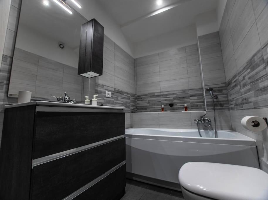 Modern Loft Center Of Turin + Jacuzzi 30M Metro Collegno Exterior foto